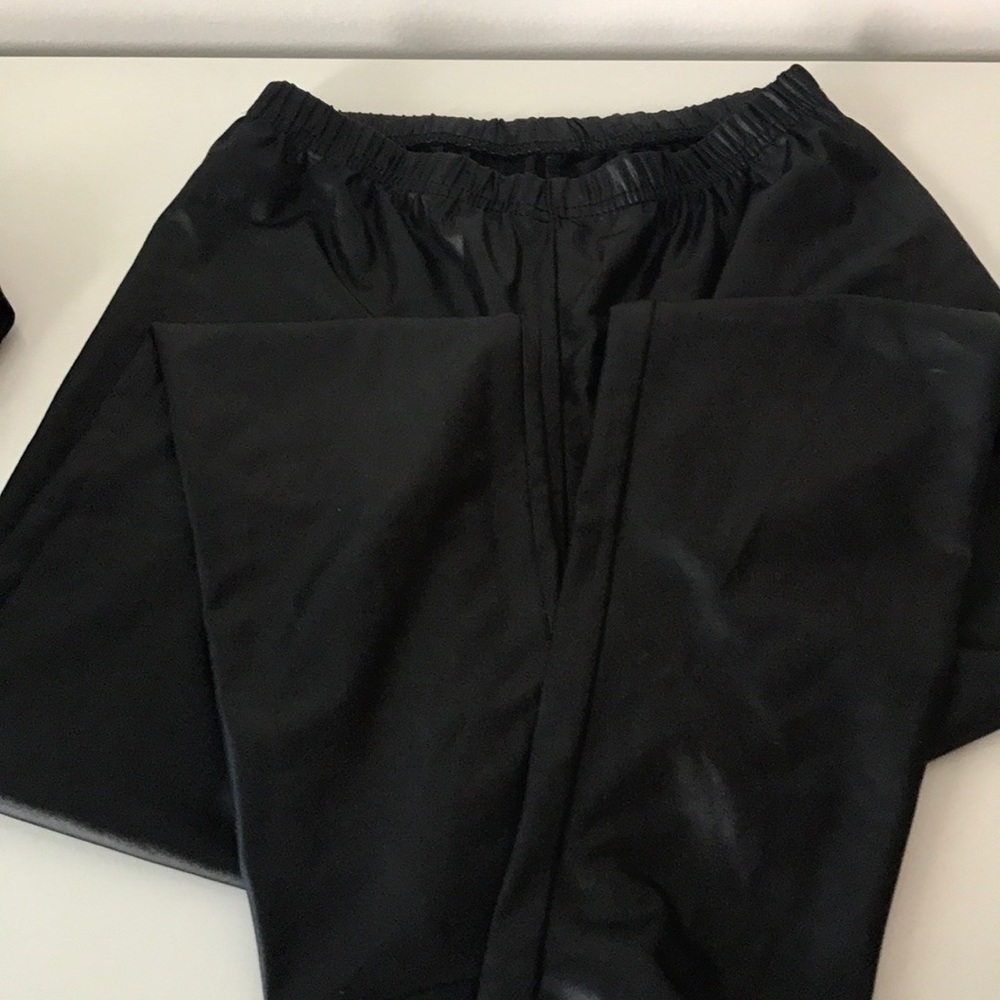 Black shiny leggings